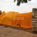 Riesiger liegender Buddha Wat Lokaya in Ayutthaya / Thailand