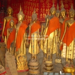 Buddhas im Wat Xieng Thong in Luang Prabang / Laos
