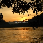 Sonnenuntergang über dem Mekong in Luang Prabang / Laos
