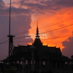 Der Himmel "brennt" über Phnom Penh